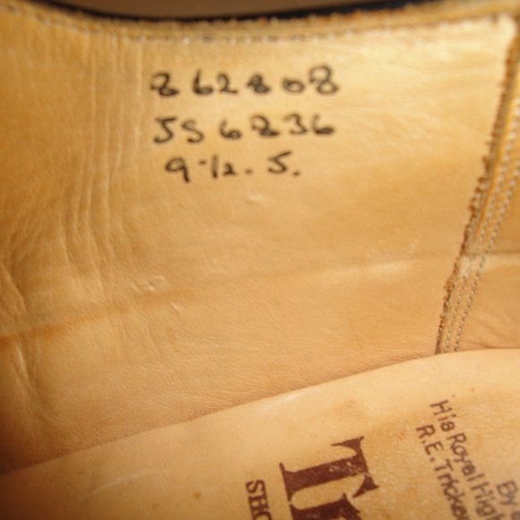 Tricker's Vintage Black Leather Oxford - Picture 6 of 7